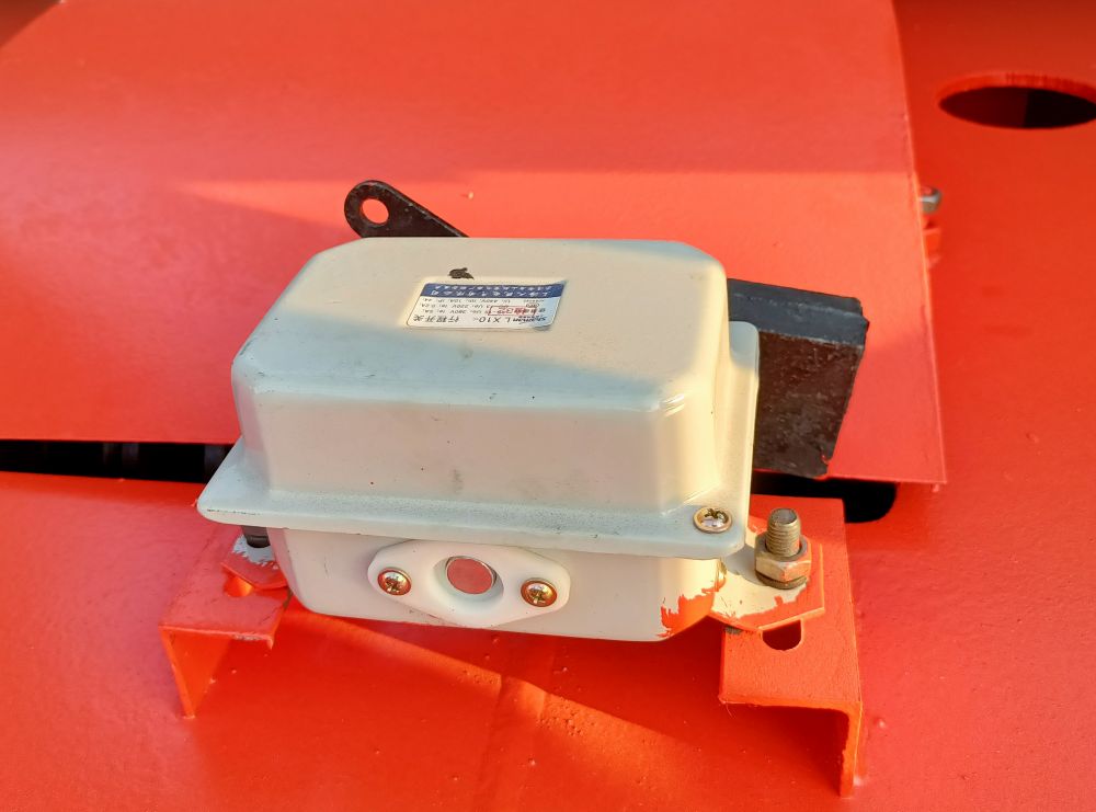 重錘行程開關(guān)廠家、型號(hào)參數(shù)、批發(fā)價(jià)格、起重電氣改造更換維修服務(wù)