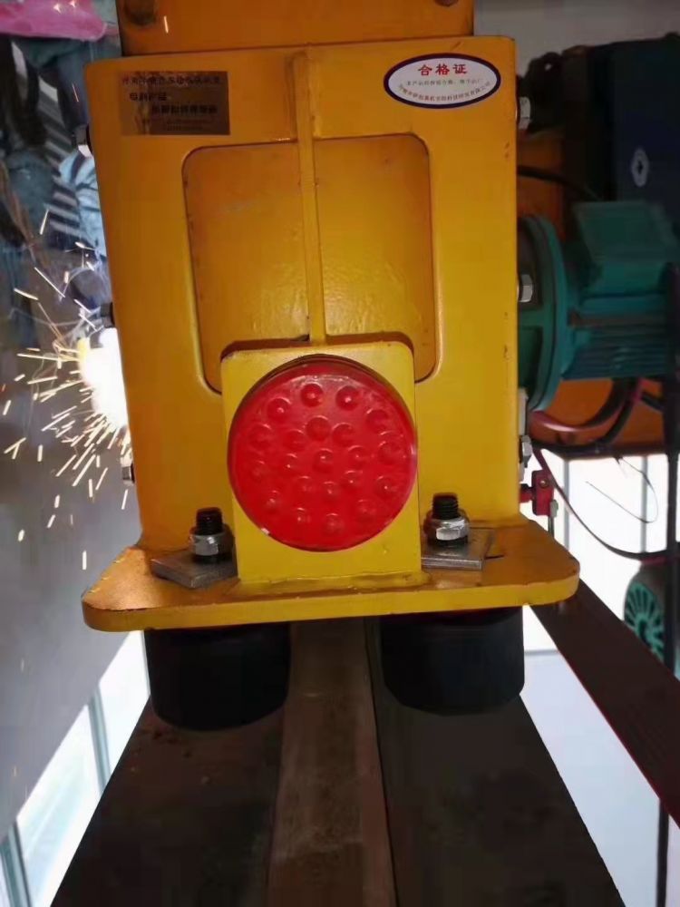 起重機防脫軌器、起重機防啃軌裝置