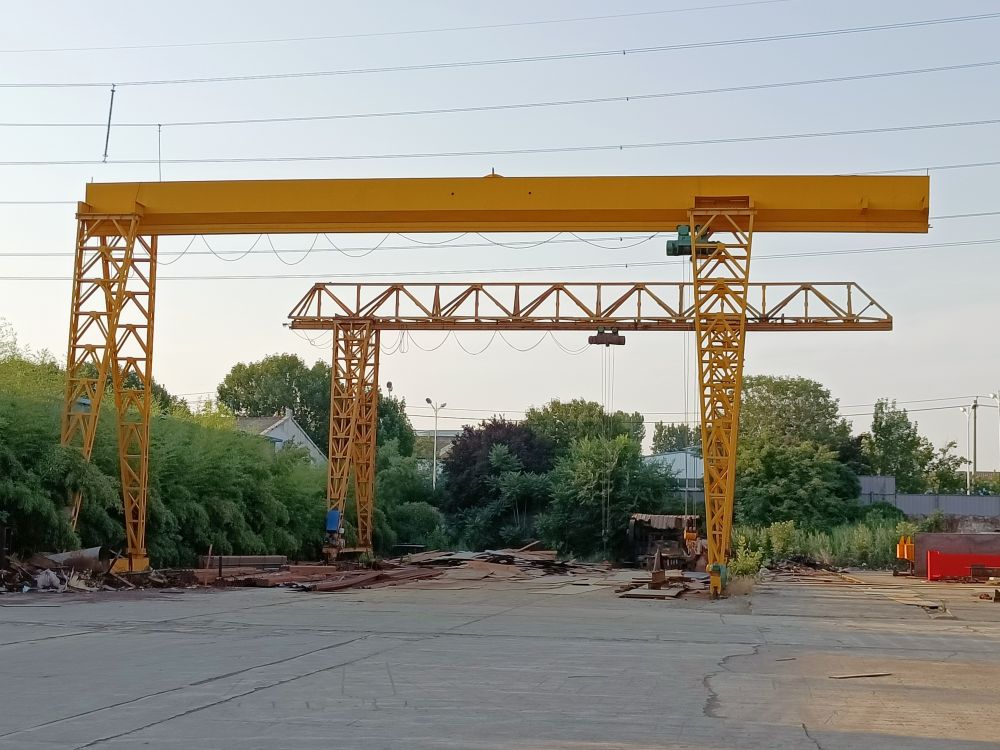 云南曲靖龍門吊設(shè)計(jì)制造、安裝維修、單梁門式起重機(jī)型號(hào)、參數(shù)、價(jià)格