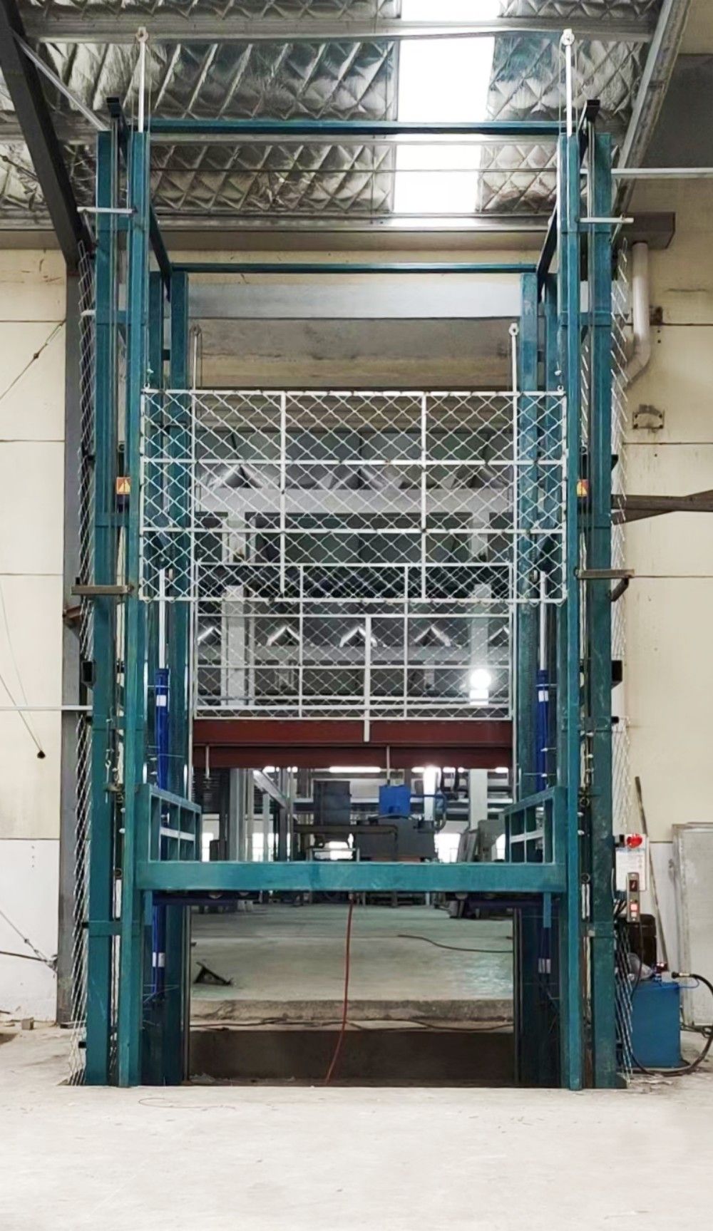 SJD鏈條導(dǎo)軌式液壓升降機(jī)、載貨提升機(jī)、載貨平臺(tái)、載貨貨梯