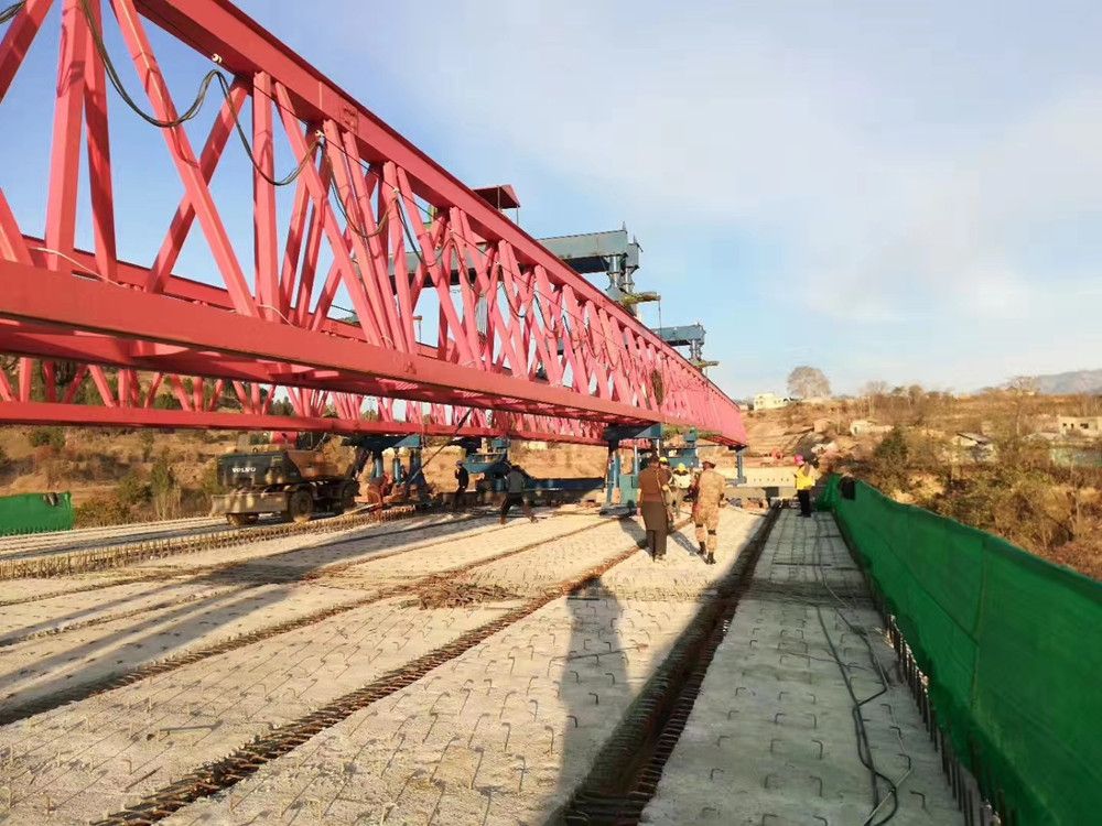 公路鐵路架橋機(jī)、架橋機(jī)出口
