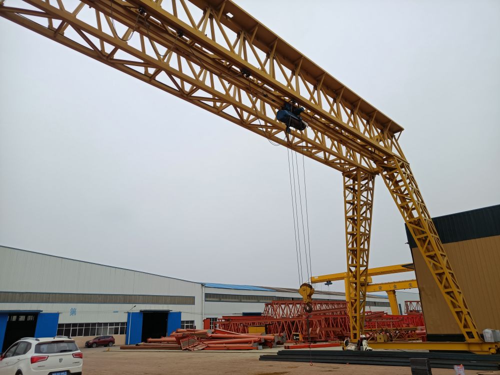 花架雙梁門式起重機、32t+5t雙梁門式起重機