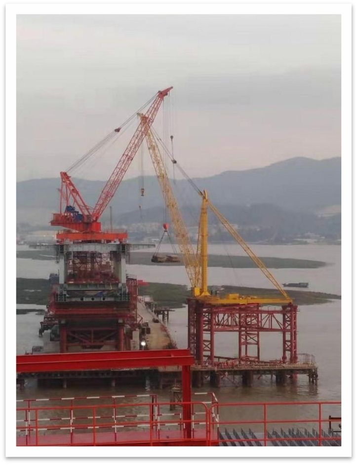 中鐵二局第五工程有限公司2臺(tái)55T桅桿式起重機(jī)