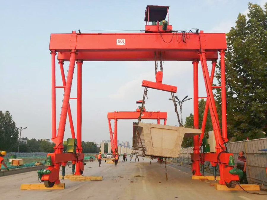 大連提梁機(jī)、90噸輪胎式提梁機(jī)