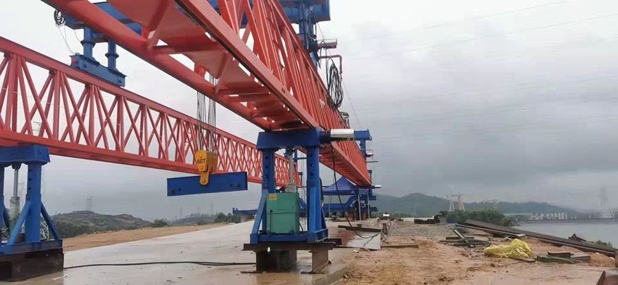 河南架橋機廠家、博利重型起重30米120噸架橋機