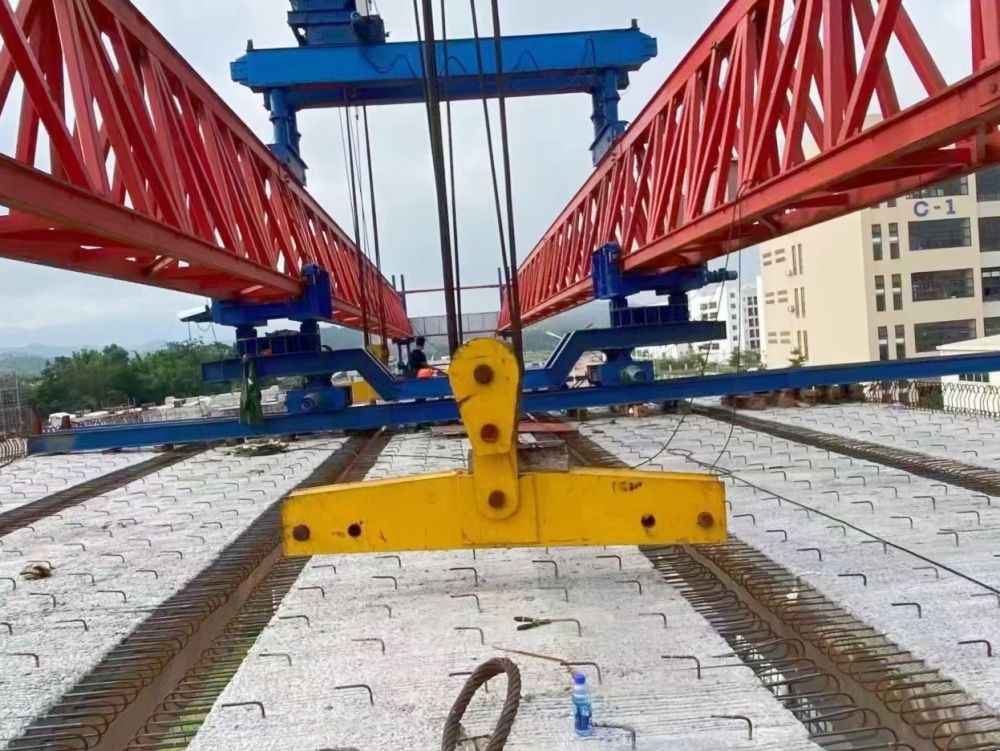 架橋機(jī)施工現(xiàn)場.jpg