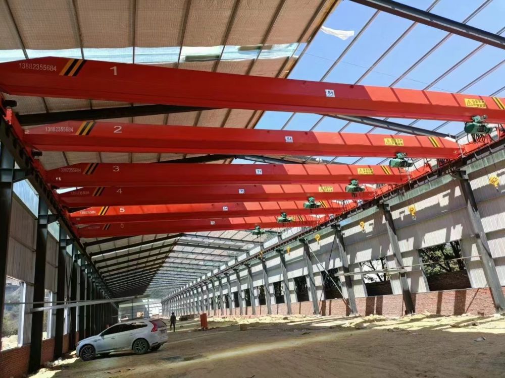 河南行車生產(chǎn)廠家、LDA型電動(dòng)單梁起重機(jī)