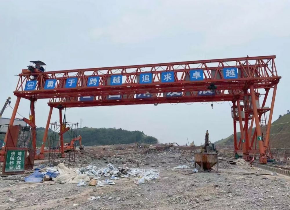 提梁機、路橋門機、MG型桁架門式起重機廠家、價格