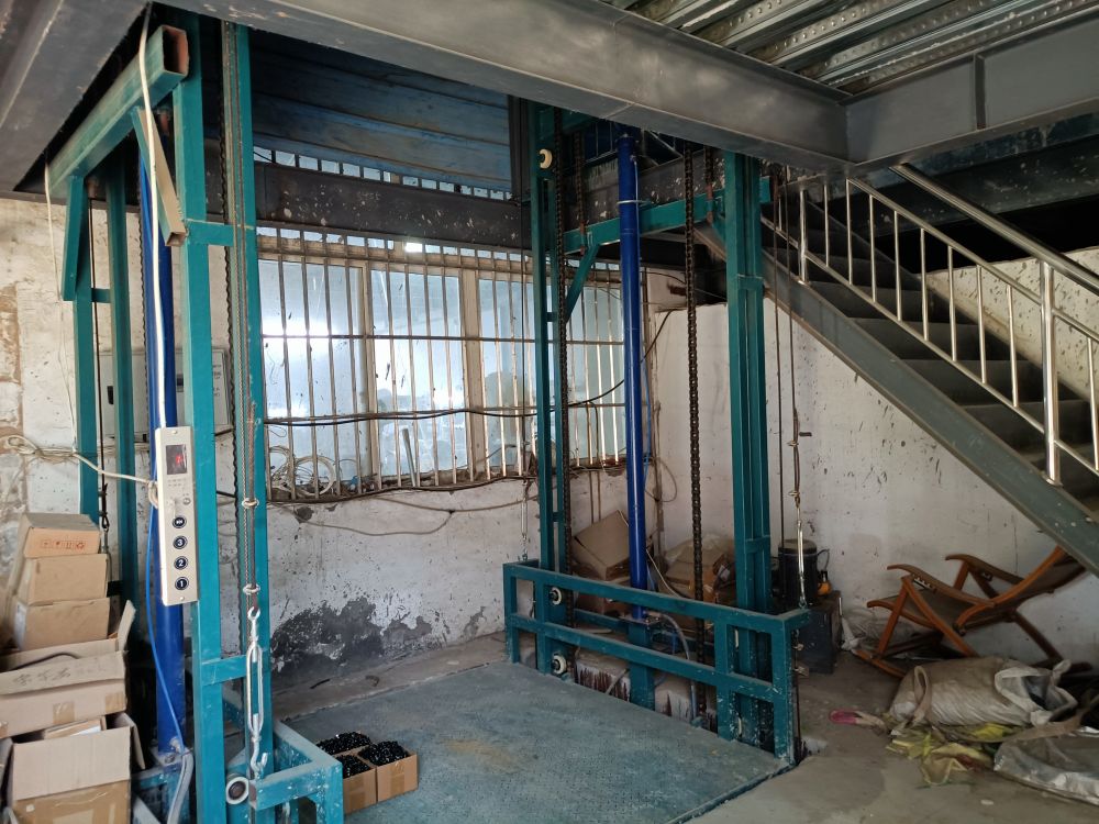 SJD型鏈條導(dǎo)軌液壓升降機(jī)、升降平臺(tái)、升降貨梯參數(shù)、報(bào)價(jià)