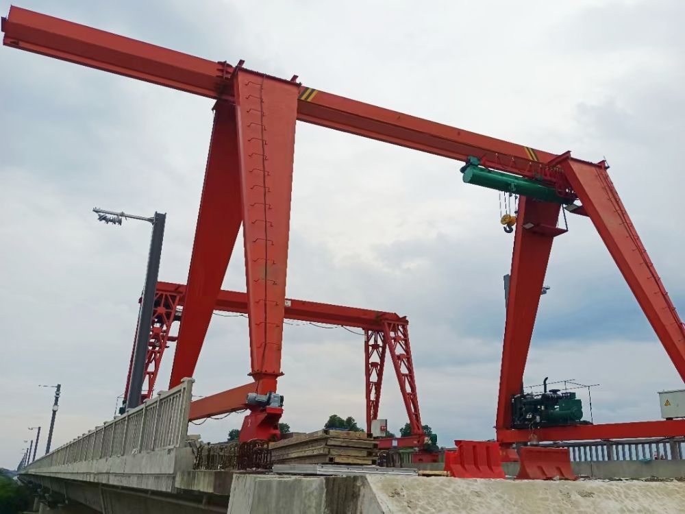 路橋門機(jī)、工程龍門吊、MH型電動(dòng)單梁門式起重機(jī)