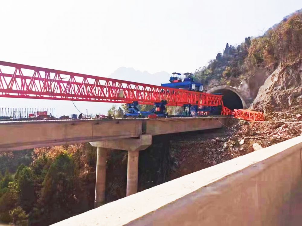 架橋機(jī)生產(chǎn)廠家、架橋機(jī)租賃回收、架橋機(jī)安裝維修