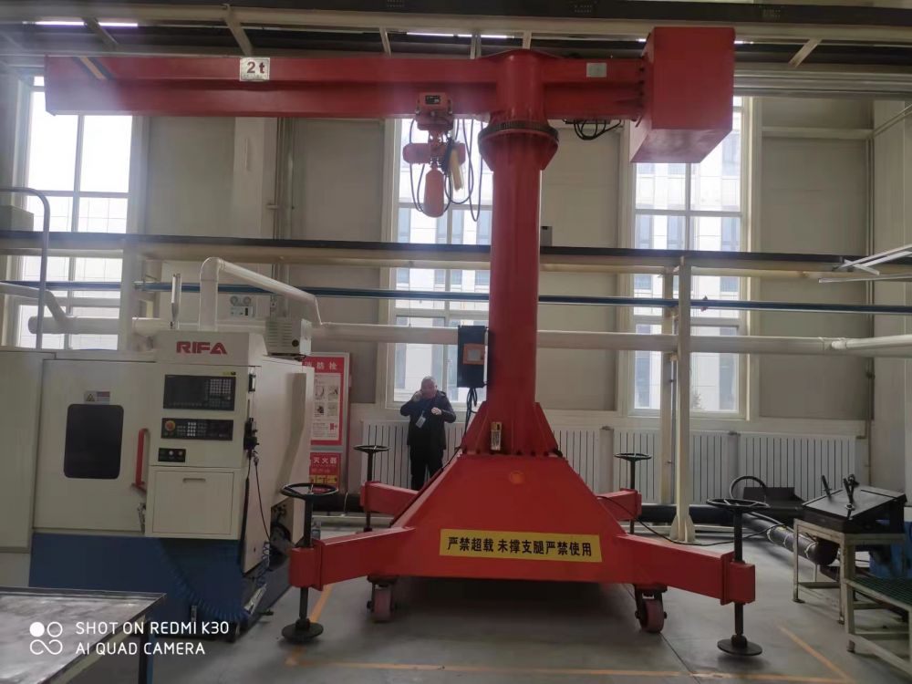 電動移動柱式懸臂吊