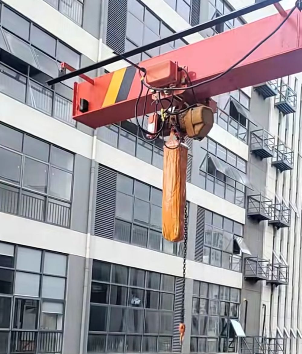 伸縮吊機、軌道固定式可伸縮起重機