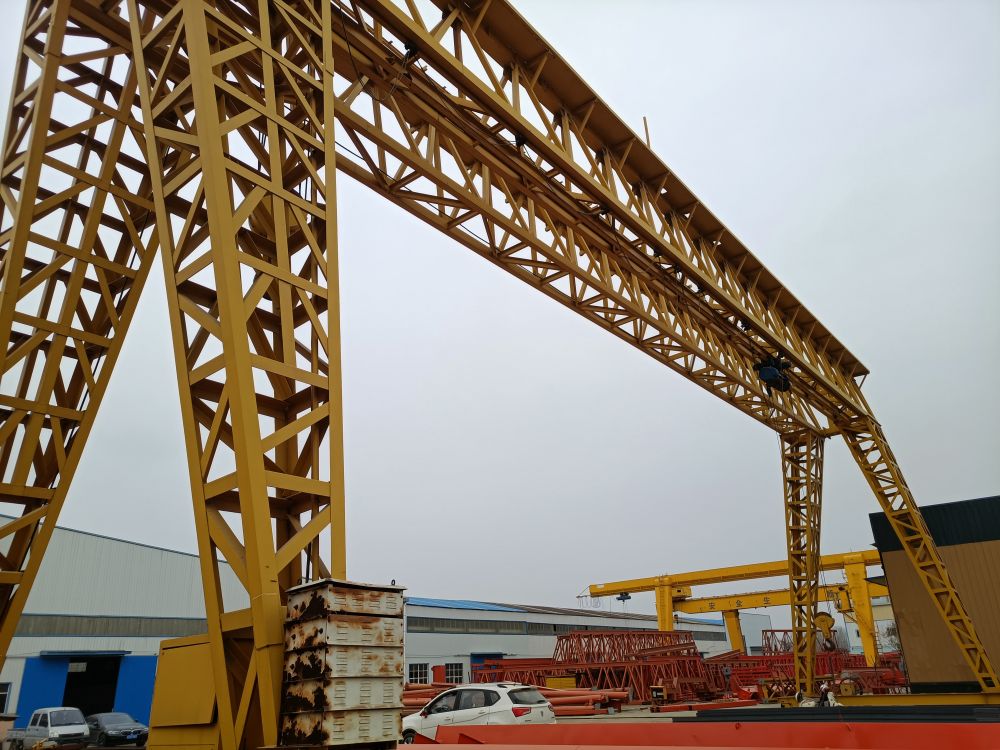 花架雙梁門式起重機、32t+5t雙梁門式起重機
