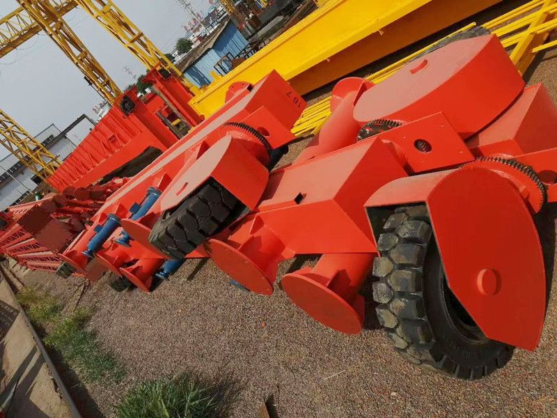 博利路橋90t起升高度8米輪胎式提梁機(jī)