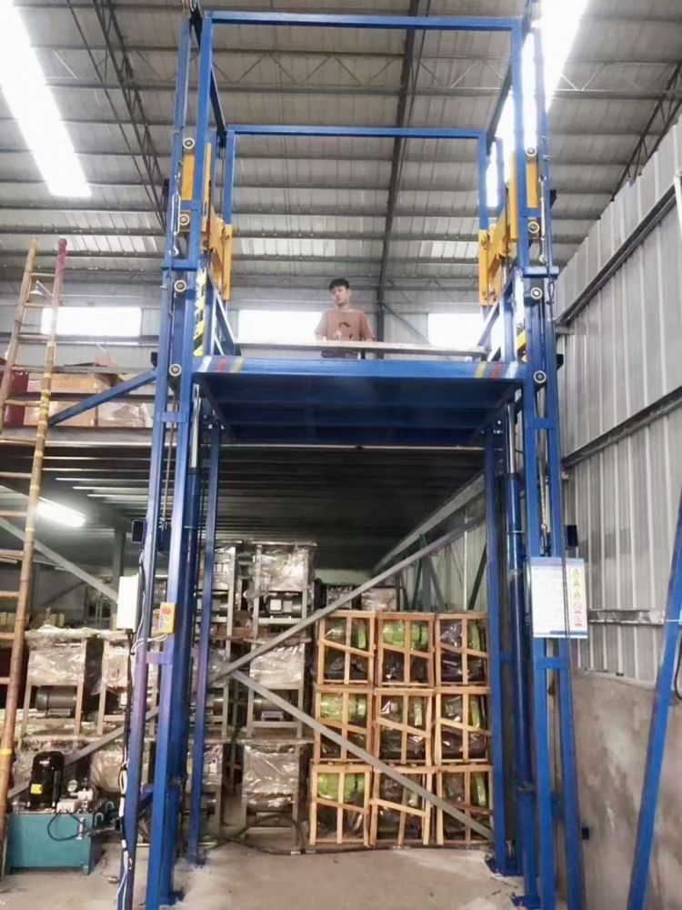 河南升降平臺(tái)、濟(jì)源SJD型鏈條導(dǎo)軌液壓升降機(jī)廠家銷售